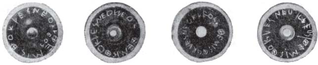 Несколько остраконов с именем Фемистокла, найденных в древнем колодце на северном