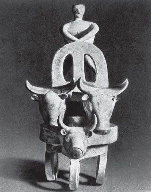 Ритон в виде повозки с быками из Карпи, Крит. Терракота. XI в. до н. э.